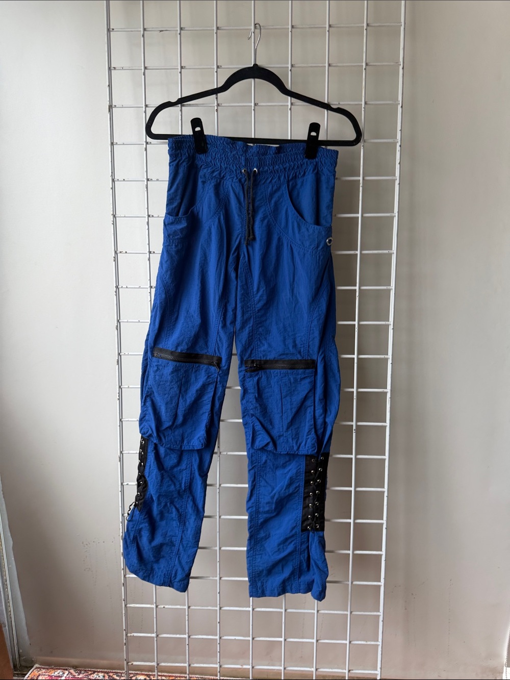 Vintage Workout Women's Blue Utility Cargo Pants 2000’s Size Small